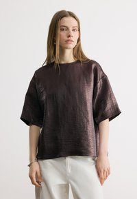 Атласная блузка