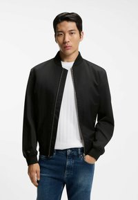 Куртка бомбер