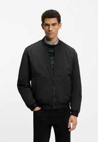 Куртка бомбер