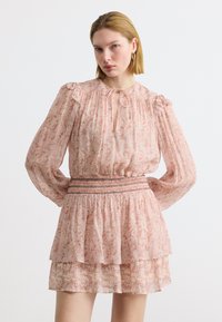 Короткое платье