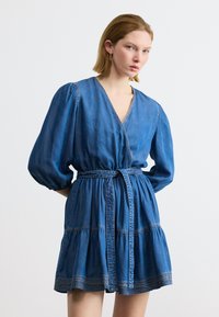 Джинсовое платье