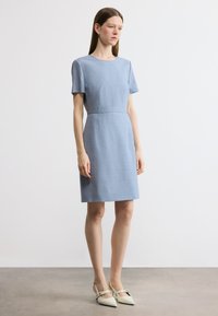 Платье футляр