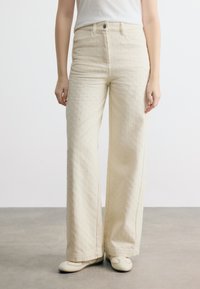 Клешеные джинсы Клешеные джинсы