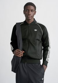 Спортивная куртка