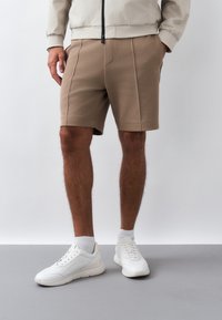 Шорты Шорты