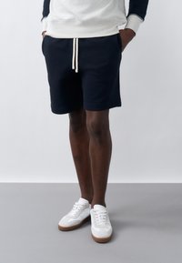 Шорты Шорты