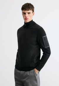 Вязаная кофта