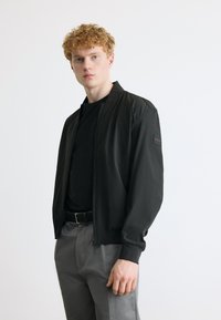 Куртка бомбер