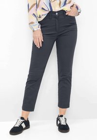 Узкие брюки Узкие брюки