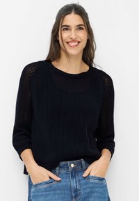 Пуловер с рукавом три четверти