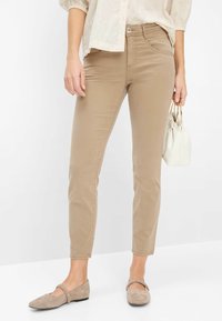 Короткие джинсы