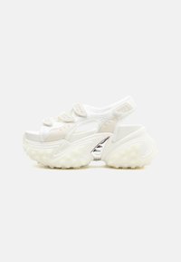 Босоножки на платформе Босоножки на платформе