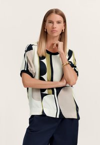 Блузка Блузка