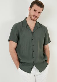 Рубашка с коротким рукавом Рубашка с коротким рукавом