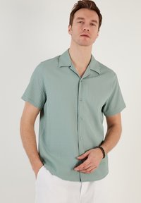 Рубашка с коротким рукавом Рубашка с коротким рукавом