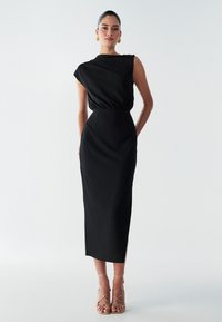 Платье футляр