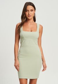 Короткое платье