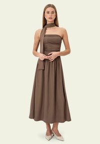 Платье макси