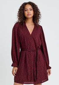 Короткое платье Короткое платье