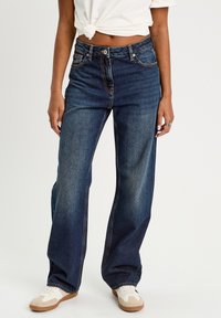 Прямые джинсы