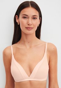 Бюстгальтер без косточек