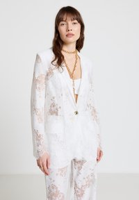 Короткое пальто