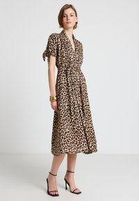 Платье футляр