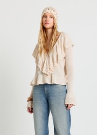 Пуловер с вырезом V