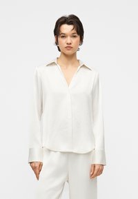 Атласная блузка