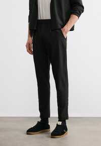 Спортивные штаны