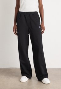 Спортивные штаны Спортивные штаны