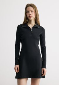 Короткое платье