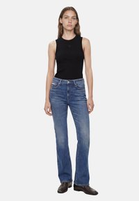 Клешеные брюки