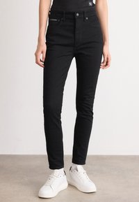 Узкие джинсы Узкие джинсы