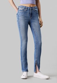 Узкие джинсы Узкие джинсы