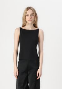 Топ на бретельках