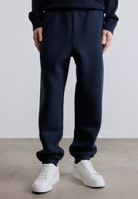 Спортивные штаны