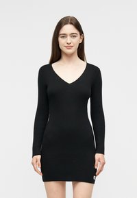 Вязаное платье