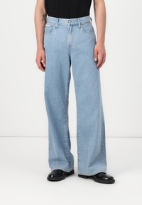 Свободные джинсы Свободные джинсы