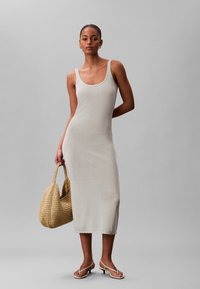 Вязаное платье