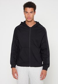 Спортивная кофта