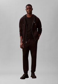 Спортивные штаны