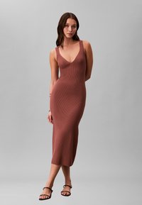 Вязаное платье