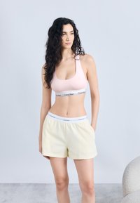 Бюстгальтер без косточек