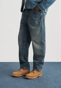 Прямые джинсы Прямые джинсы