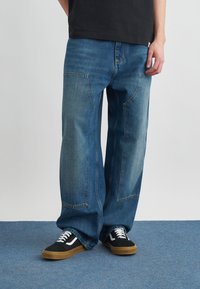 Прямые джинсы Прямые джинсы