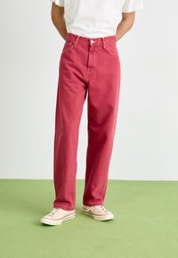 Прямые джинсы Прямые джинсы