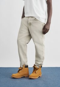 Прямые джинсы Прямые джинсы