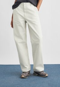 Свободные джинсы