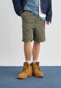 Шорты Шорты